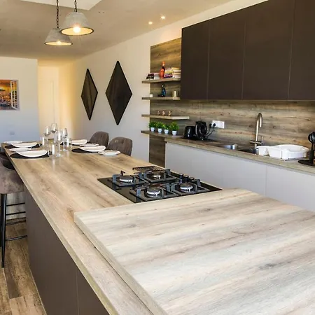 Cosy & Penthouse In *