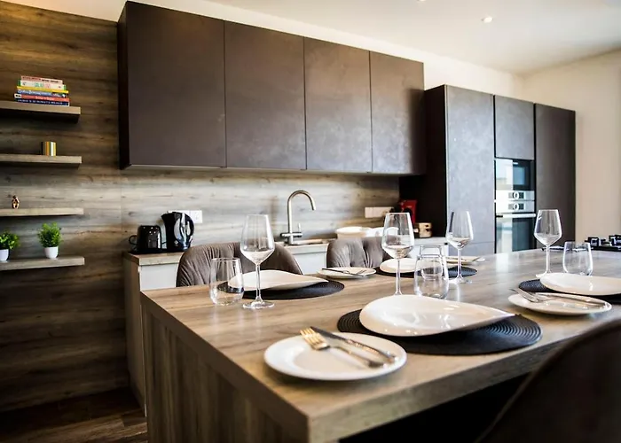 Cosy & Penthouse In Victoria